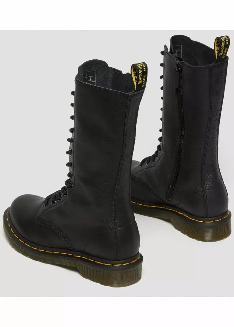 Dr. Martens 1B99 Virginia Boots Black 7 Dr. Martens 1B99 Virginia Boots Black