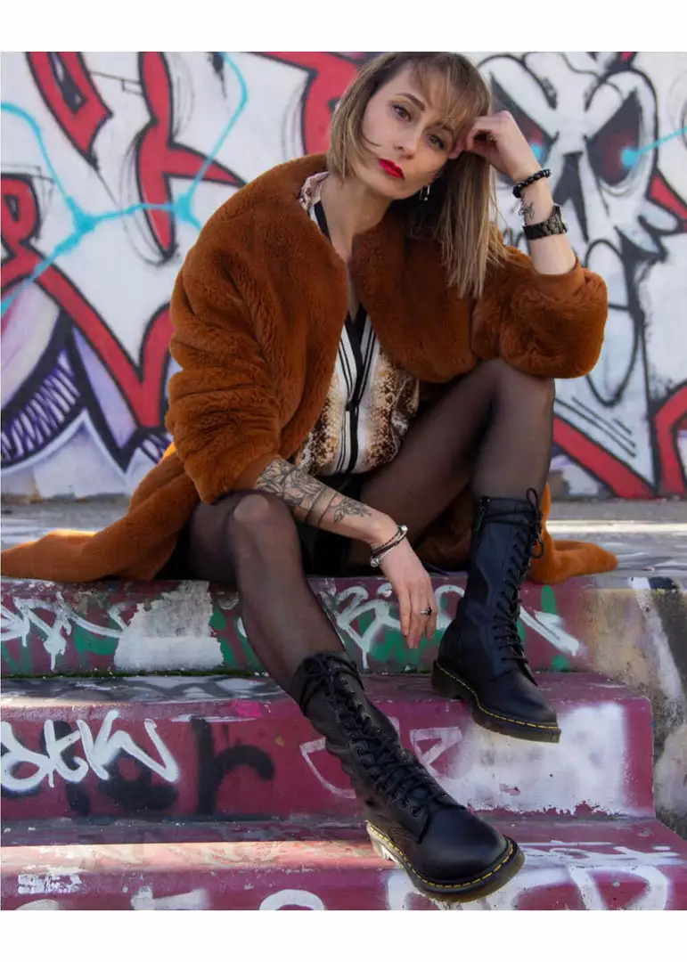 Dr. Martens 1B99 Virginia Boots Black 4 Dr. Martens 1B99 Virginia Boots Black