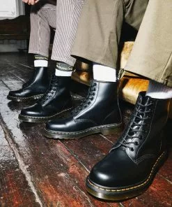 New In Dr. Martens 1460 Smooth Boots Black