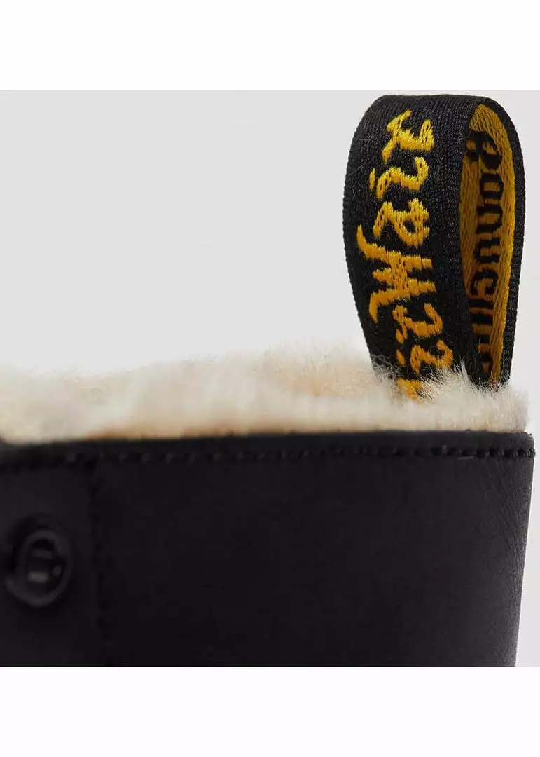 Dr. Martens Serena Burnished Wyoming Lined Lace-up Boots Black 9 Dr. Martens Serena Burnished Wyoming Lined Lace-up Boots Black