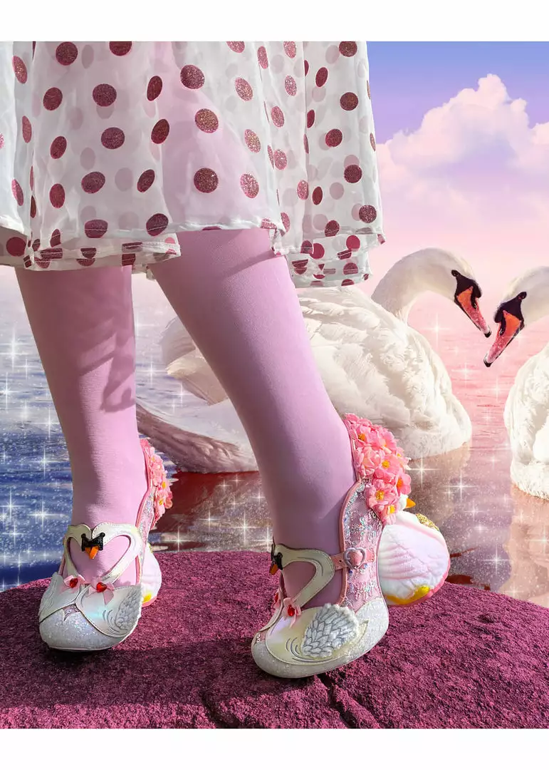 New In Irregular Choice Pedalo Date Swan Pumps Peach Pink 10 New In Irregular Choice Pedalo Date Swan Pumps Peach Pink