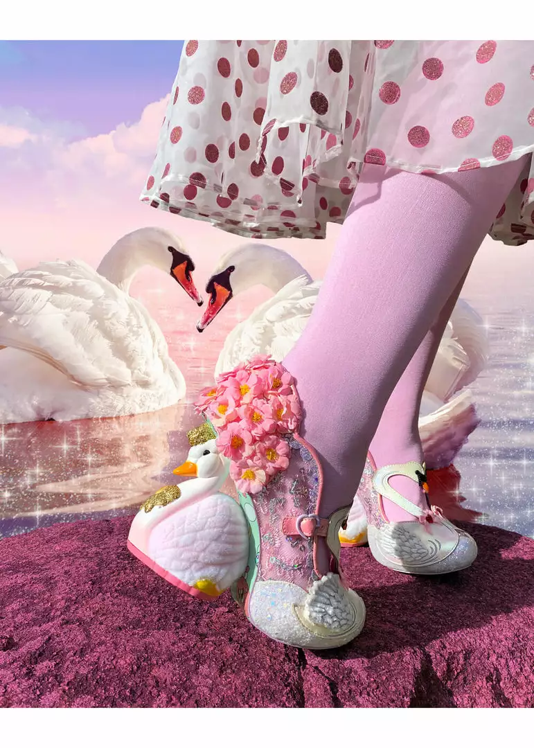 New In Irregular Choice Pedalo Date Swan Pumps Peach Pink 5 New In Irregular Choice Pedalo Date Swan Pumps Peach Pink