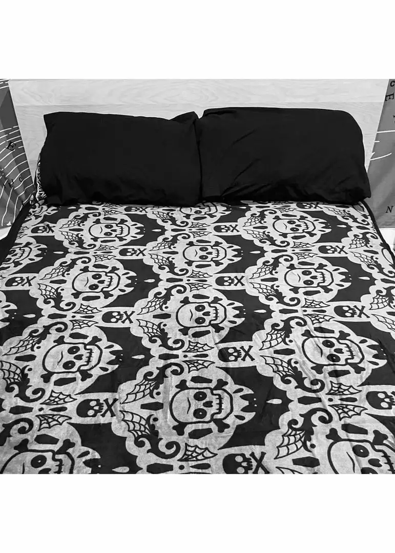 New In Sourpuss Spooky Damask Blanket Black 3 New In Sourpuss Spooky Damask Blanket Black