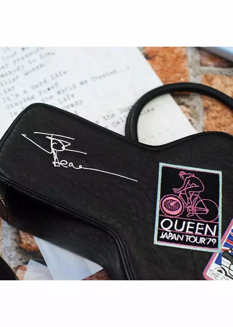 New In Vendula London X Queen Bass Case Bag 5 New In Vendula London X Queen Bass Case Bag